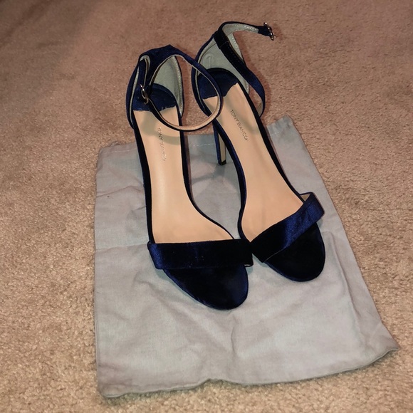 Karvan Heel in Navy Velvet - Picture 2 of 4